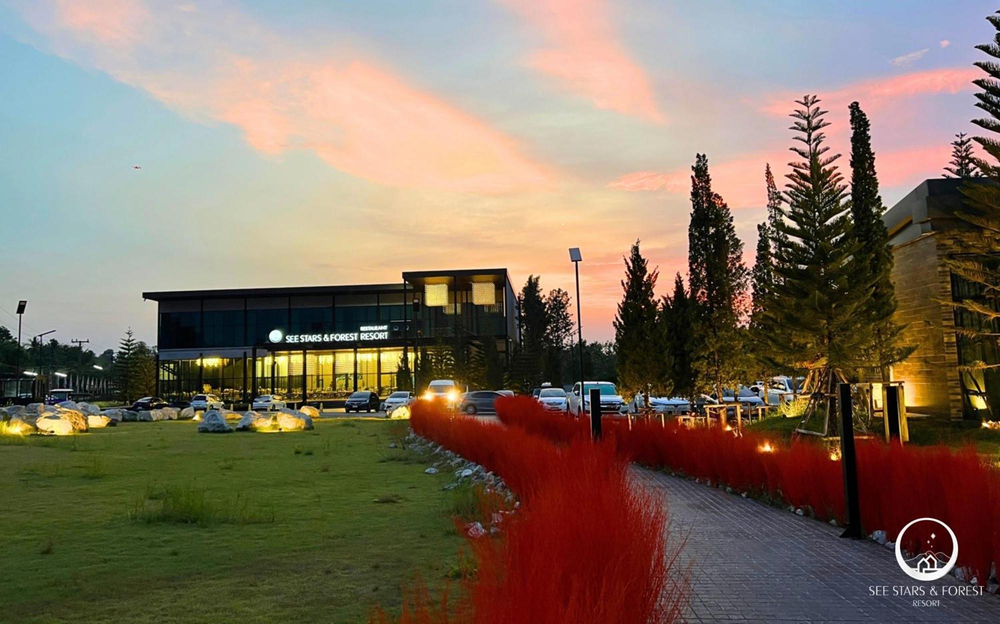 See Stars & Forest Resort Amphoe Sawang Daen Din Esterno foto